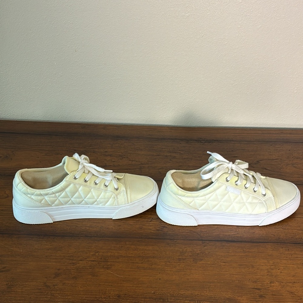NINE WEST Women 10M Butter Yellow Off White Hola Diamond Quilted Sneaker Classic - Picture 6 of 12